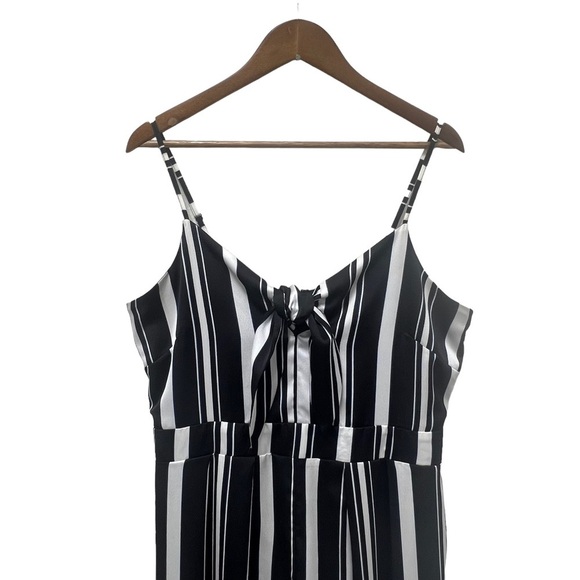 Romeo & Juliet Couture Wide Leg Jumpsuit Size Large  Black & White One Piece - Picture 3 of 13